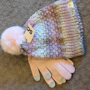 NWT! Toddler Girl 2 piece fur pom pom beanie / gloves